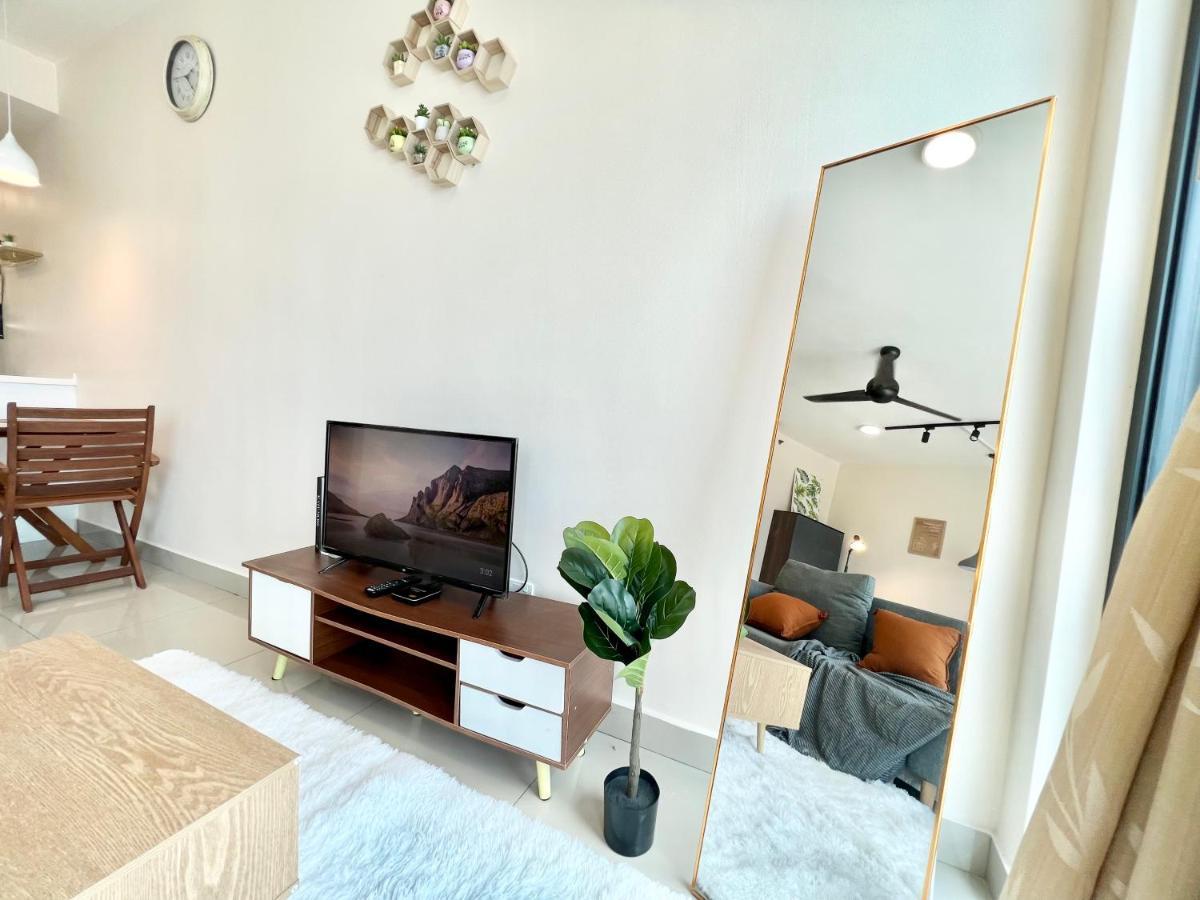 A 1-4 Pax Cozy Studio Tv Box Pool 100Mps Wifi 3 Bed Trefoil Setia Alam Apartment Luaran gambar